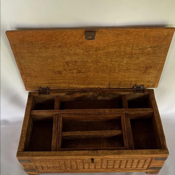 VINTAGE COLLECTIBLE HANDMADE SOLID WOODEN JEWELRY KEEPSAKE BOX - Picture 6 of 16